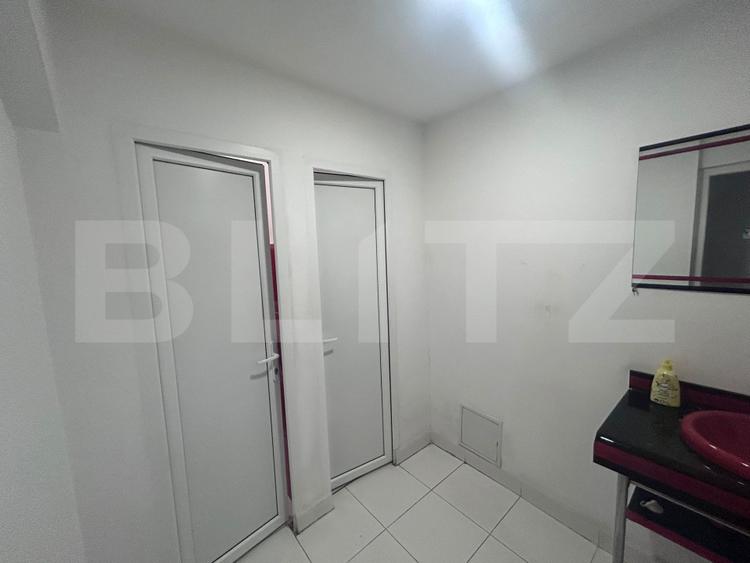 Spatiu comercial, 100 mp, vitrina, zona Centrala