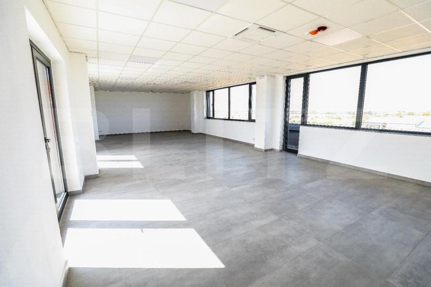 Hale si clădire birouri clasa A, 3425 mp, 7350 mp teren, zona Aeroport