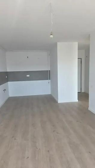 Studio spatios si f luminos| METROU N. Teclu la 450 m