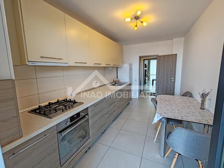 Apartament cu 3 camere, 2, bai, balcon si terasa, Strada Constanta