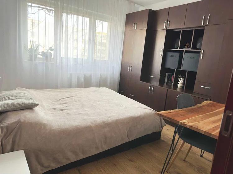 Apartament 2 camre decomandat+ balcon, et. 1/4 | Inre Lcuri