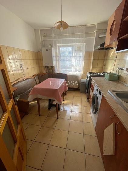 Apartament cu 3 camere decomandat, zona Mircea cel Batran - 8