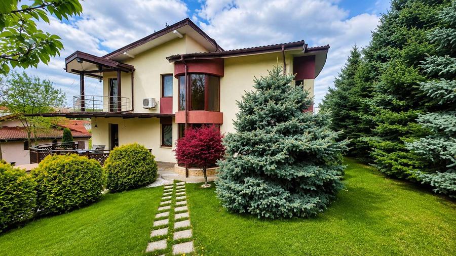 Vilă Premium Iasi Bucium – Plopii fără Soț, 7 Camere, 825 mp Teren, 330.000 €
