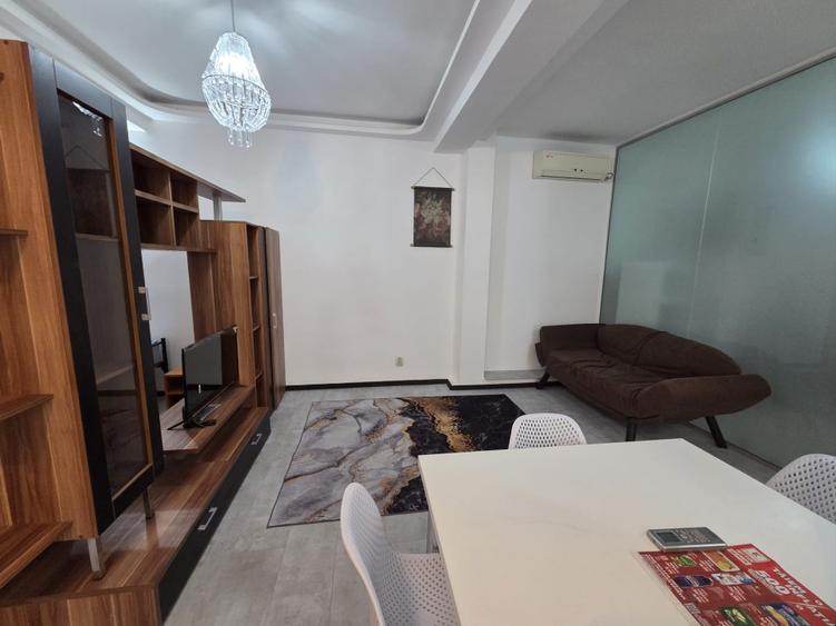 Particular, inchiriez studiou spatios Dristor-metrou
