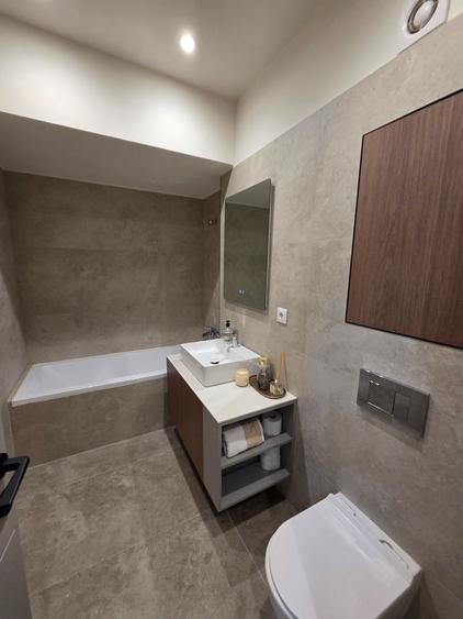 Apartament 2 camere de vânzare +curte