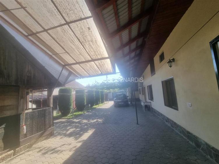 Casa de vanzare in Mandra  Spatiu generos si anexe - 8