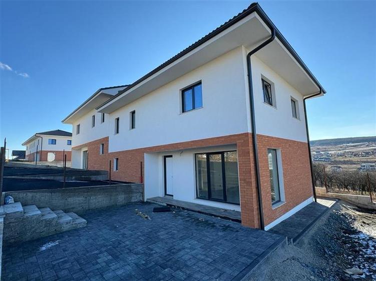 Casa Tip Duplex situata in Chinteni!350 Mp Teren!118 Mp utili!