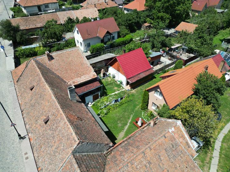 Doua case de vanzare 75 M² + curte 720 M² Piata Kalvin