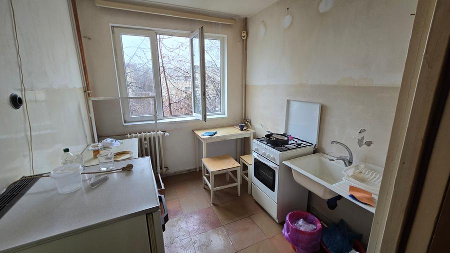 Apartament 3 camere Gorjului Apusului Metrou bloc anvelopat