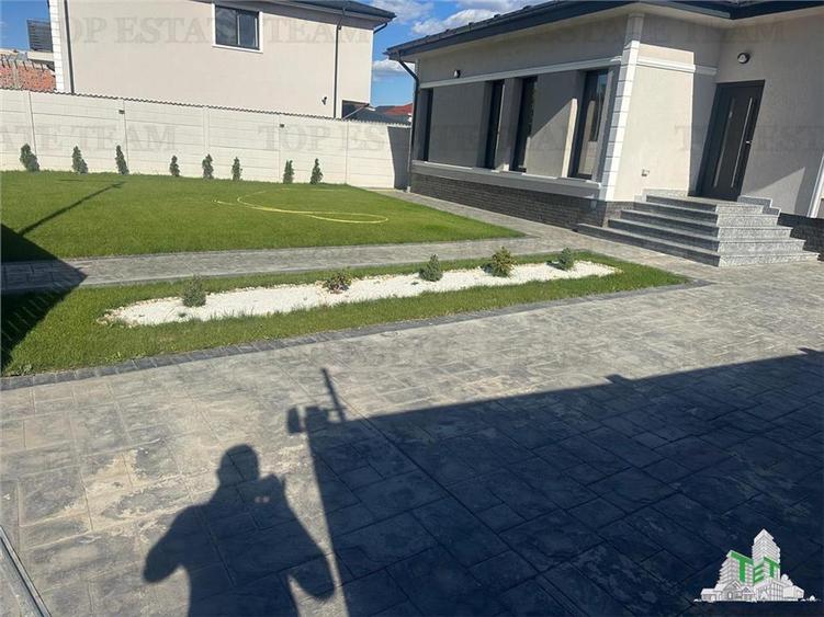 Casa inidividuala, superba pe parter, cu garaj si 4 camere spatioase, si toate u