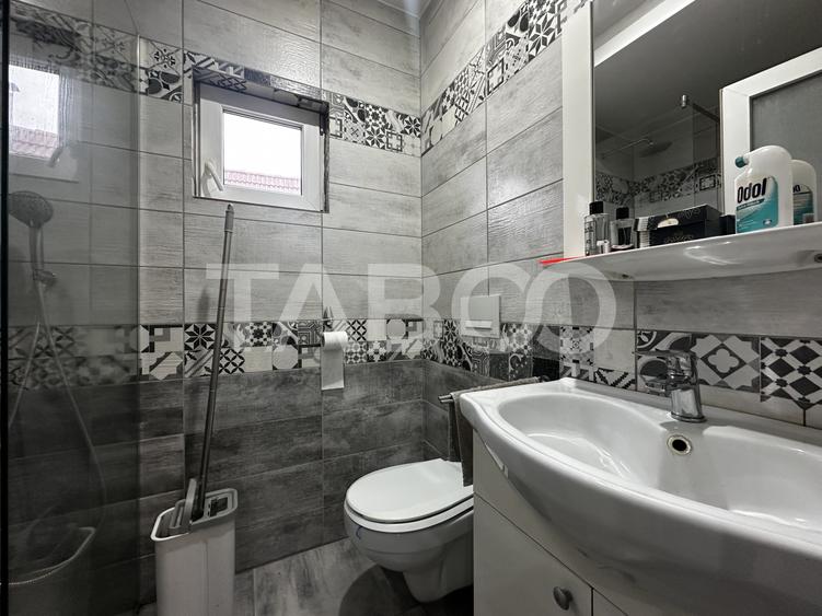 Casa individuala formata din 2 apartamente de vanzare si piscina