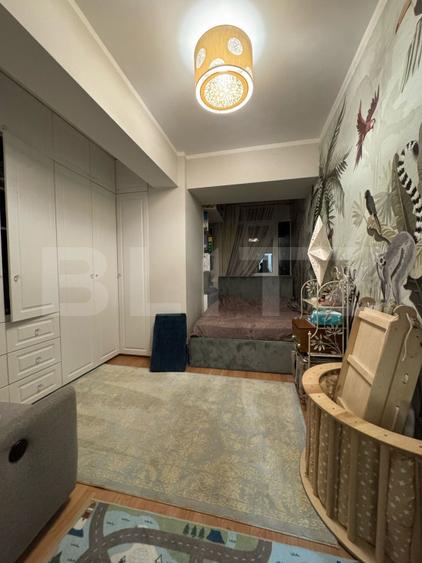 Apartament cu 3 camere, 97 mp, etaj intermediar, decomandat, zona Centrala