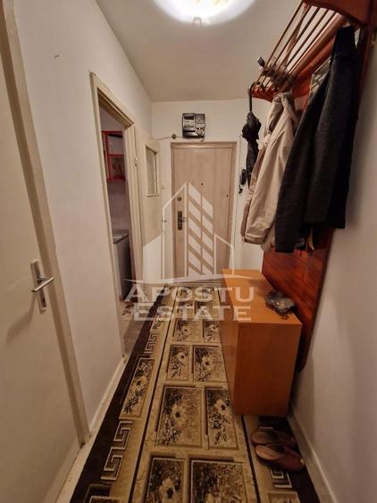 Apartament cu 3 camere,semidecomandat,etaj intermediar,zona Soarelui