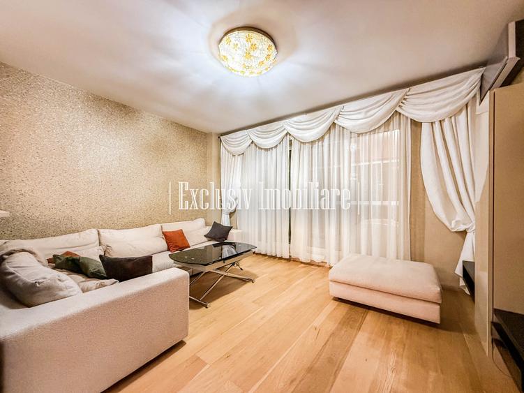 Vedere Frontala la Mare si Plaja la Picioare - Apartament cu Parcare Privata
