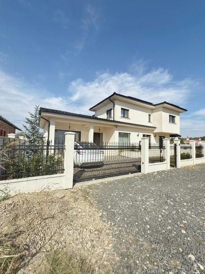 Casa individuala lux cu 5 camere - 395.000 euro - Sag