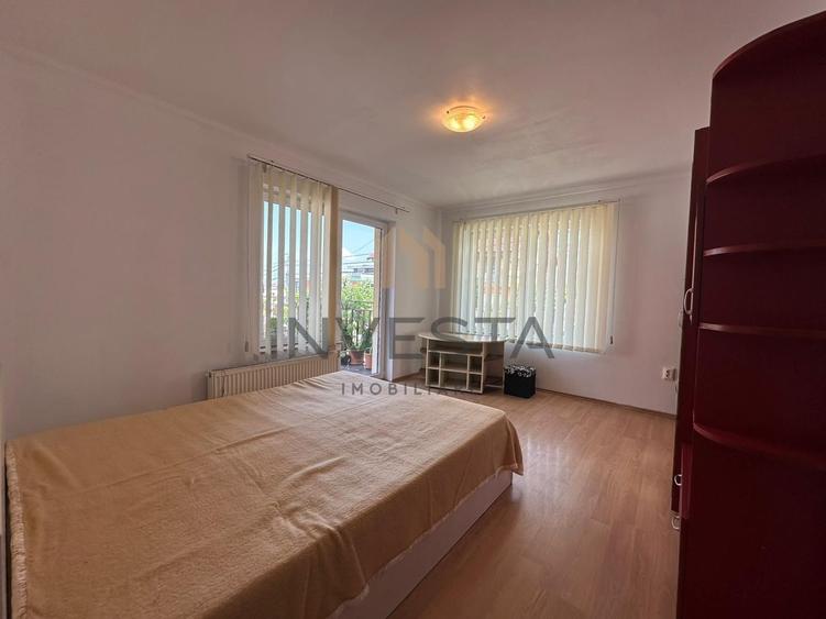 Apartament 3 camere cu terasa de 24 de metri in vila, zona Buna Ziua!