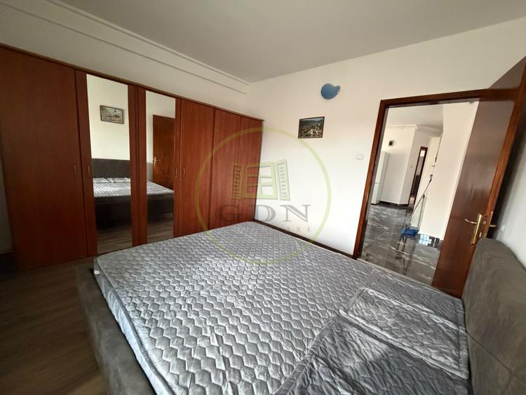 Apartament 4 camere de închiriat – Strada De Mijloc, Centrul Istoric