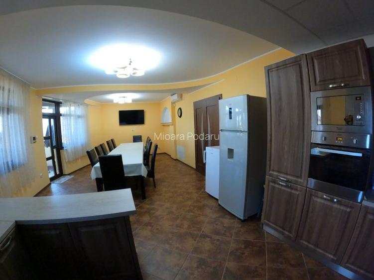 Casa cu etaj, mansarda, curte, 3 dormitoare, 3 camere de zi, 4 bai. Com. Smardan
