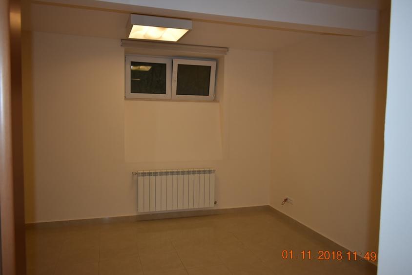 Apartament 5 camere pretabil birouri/locuit