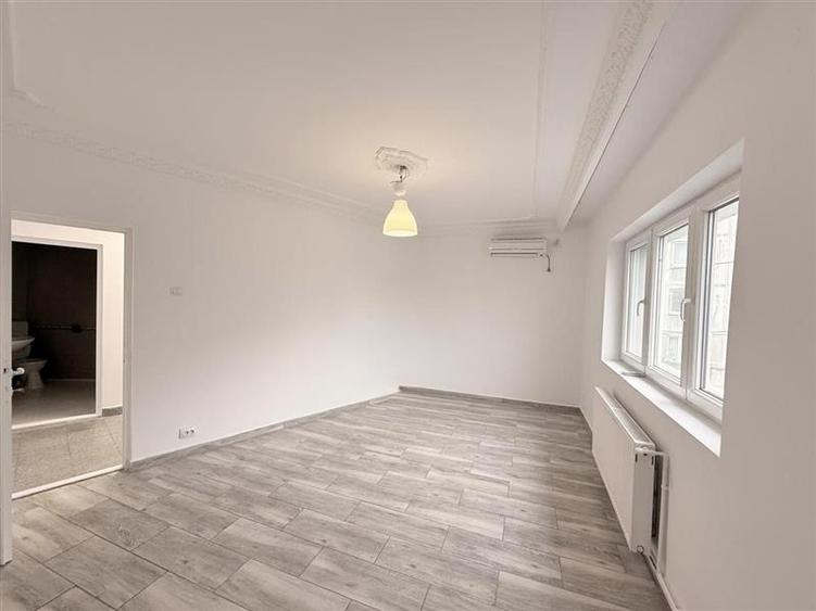 Vila moderna de inchiriat - 250 mp + 100 mp curte-Podul Grant