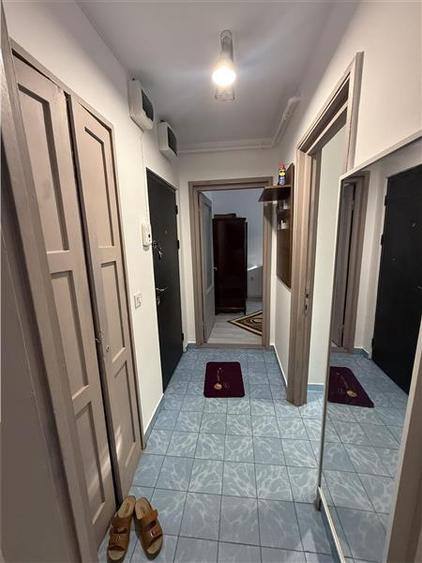 Apartament De Inchiriat 3 Camere, Semidecomandat, Zona Tomis 2