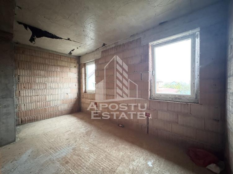 Duplex despartit prin baie si hol cu 3 dormitoare si dressing in Giroc
