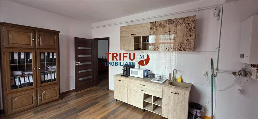 Apartament cu 3 camere,terasa si garaj