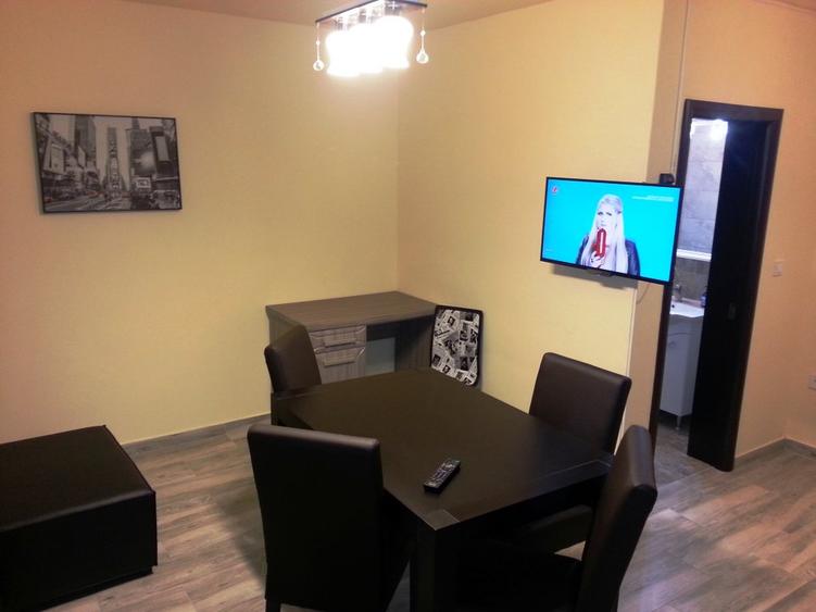 Apartament in casa triplex, parcare in curte.Semicentral pe str.Minerilor nr50B.
