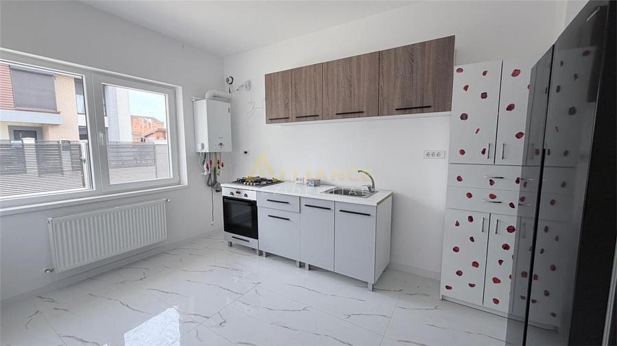 Casa individuala - 4 camere - 2 bai - 560mp teren