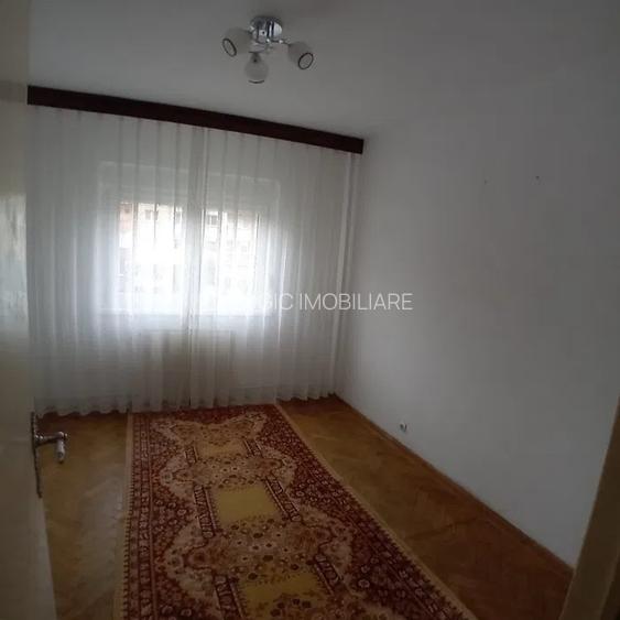 Apartament 3 camere liber la vanzare intrare Tractorul - 4