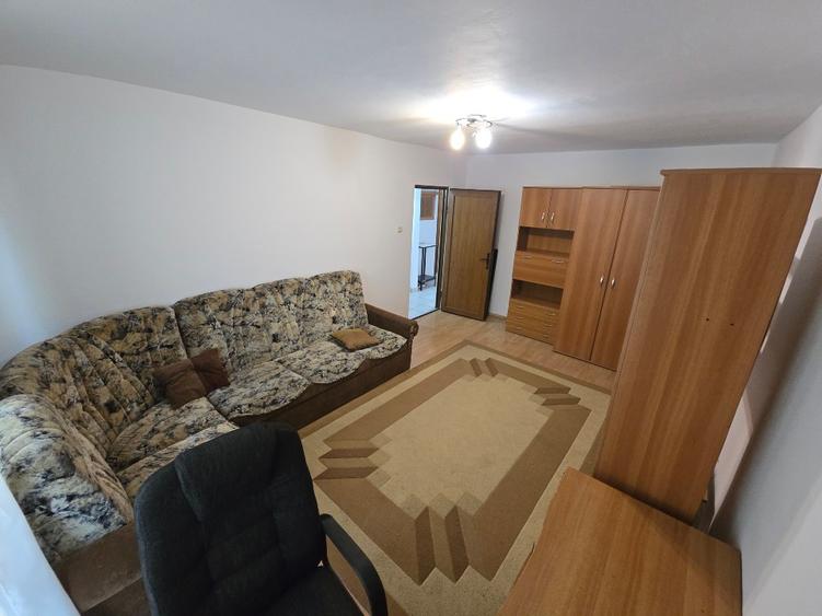 Inchiriez apartament 3 camere,zona Stadion – proprietar