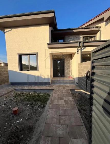 Duplex finalizat - bucatarie inchisa - dormitor la parter