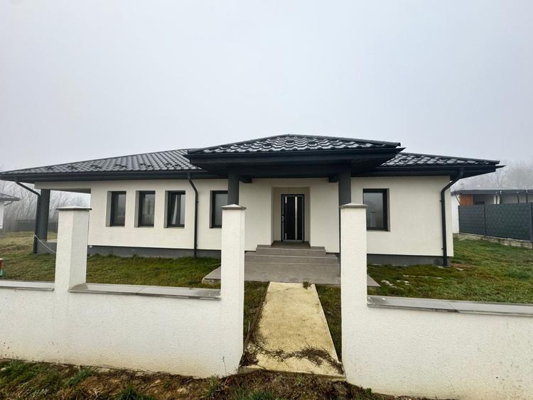 Casă individuală de vânzare – 131 mp construiți, teren 6 ari
