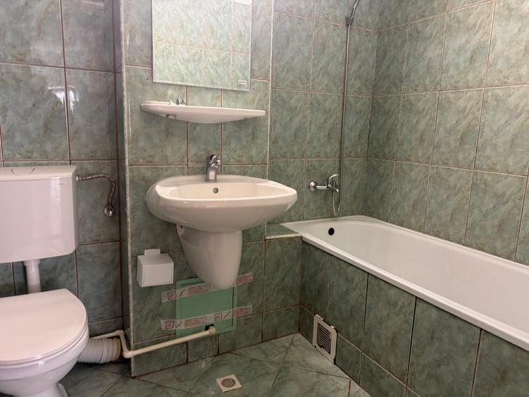 Oferim 3 camere nemobilate et 1