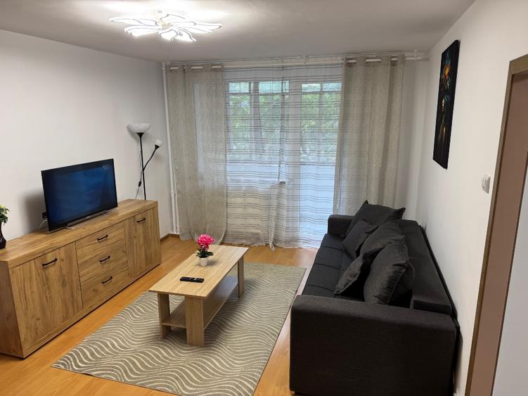 Închiriez apartament 4 camere zona Dristor -Baba novac