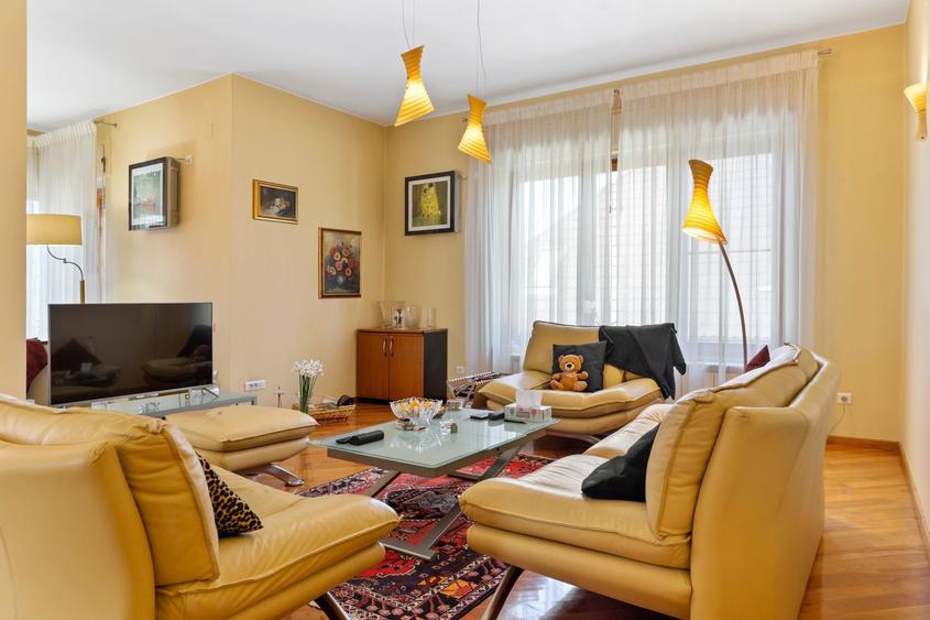 Apartament in vila Capitale plus demisol