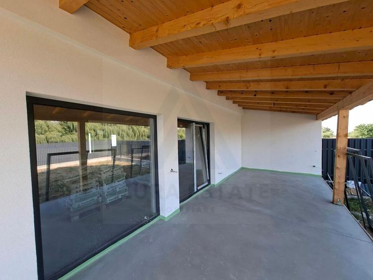 Casa 4 camere 2 bai terasa acoperita si teren 334 mp in Sura Mare