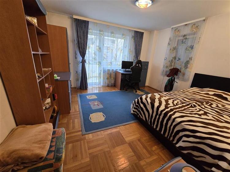 Vila versatila 7 camere + Garaj, Pivnita si Centrala Proprie, zona 1 Mai - Ion M