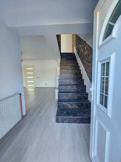Oferta vanzare parte din duplex P+M Pitesti, 138000 EURO