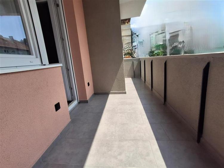 Apartament de LUX 2 camere decomandat pivnita zona Strand