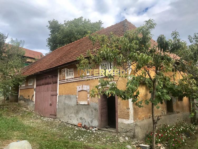 OKAZIE! Casa in Cricau 3 Camere 1300 mp. Curte Teren Fantana Utilitati Asfalt