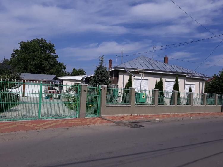 Vand casa individuala