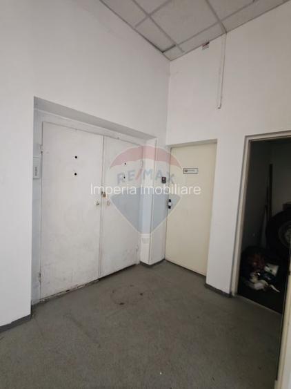 Spațiu de birouri de 2,100mp de închiriat - 11