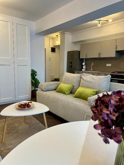Apartament 2 camere – Prima închiriere | Bloc nou cu lift | Parcare inclusă |