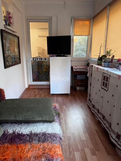 Proprietar -închiriez apartament 2 camere -balcon generos - 7