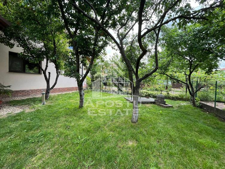 Casa individuala , 4 camere,2 bai, garaj, acces auto, 575 teren
