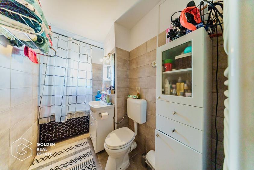 Apartament 4 camere, langa campusul UVVG, decomandat, etaj 3, comision 0%