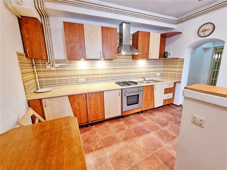 Garsoniera spatioasa de inchiriat in Centrul Istoric al Brasovului