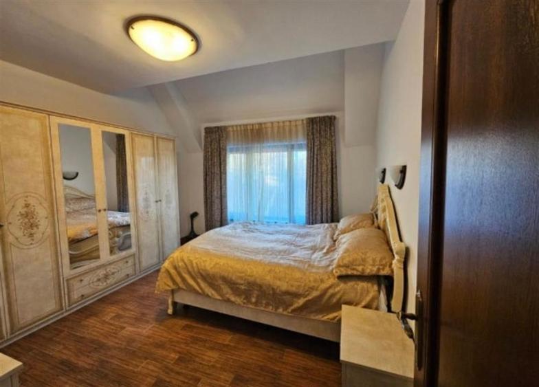 Casa de lux cu 4 camere garaj in zona Tilisca