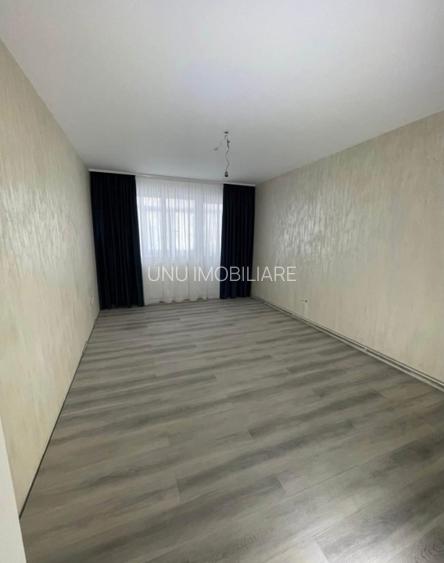 Etaj 2 - Alexandru - Bulevard -  3 camere decomandat - geam la baie - renovat - 7